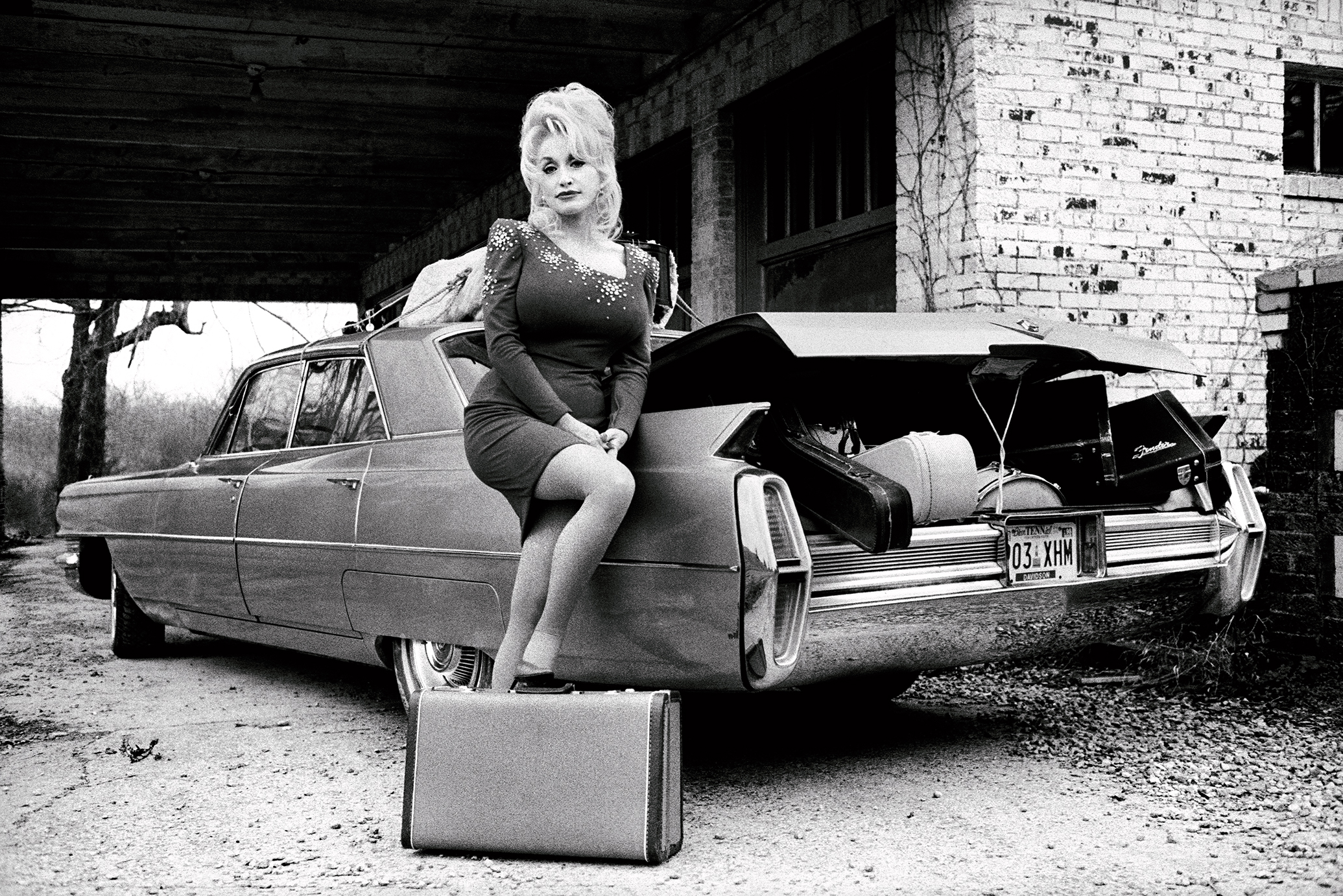 DollyParton_suitcase_©JimHerrington_crop