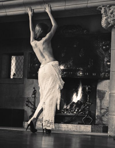 Tres Hombres Art, Photographer: Jesper Molin, picture: yes baby Figure in fireplace